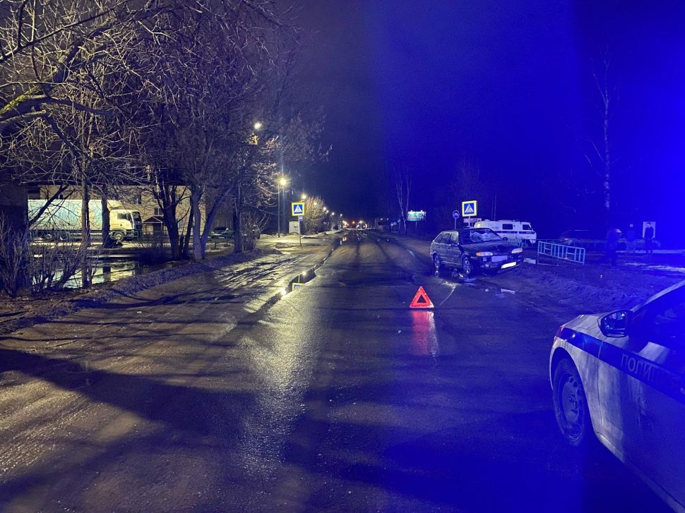 В Котласе водитель ВАЗ сбил двух пешеходов